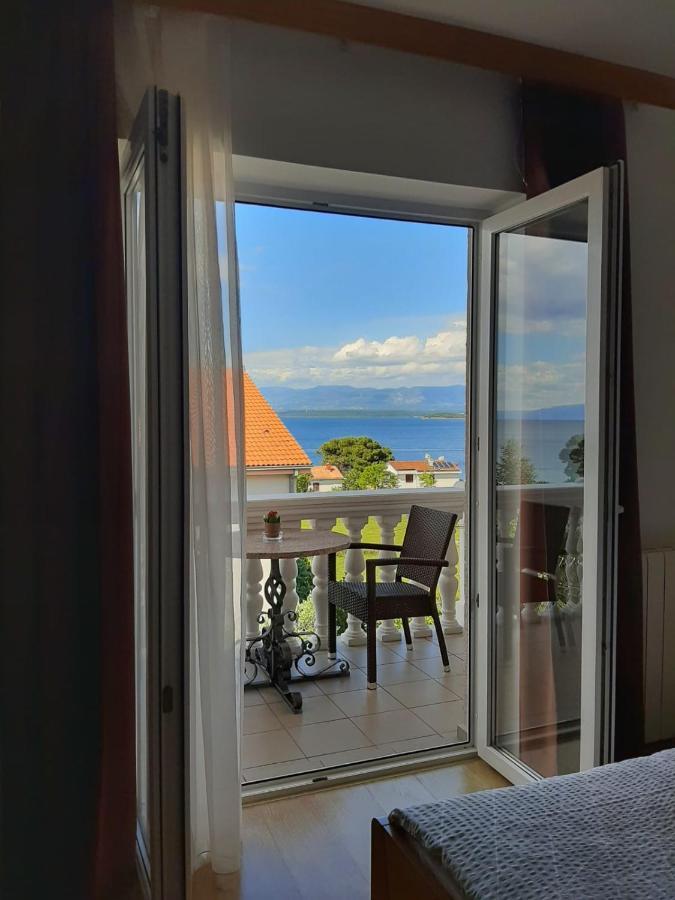 Guest House Katarina Malinska Eksteriør billede